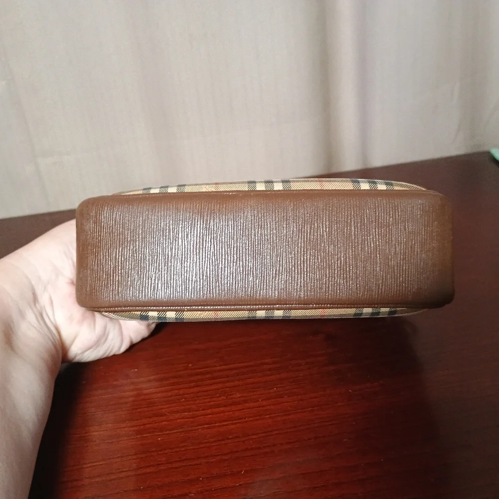 Burberrys Nova Check Shoulder Bag - Picture 5 of 7